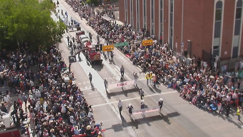 Crowds pile into downtown core for 2026 Calgary Stampede parade