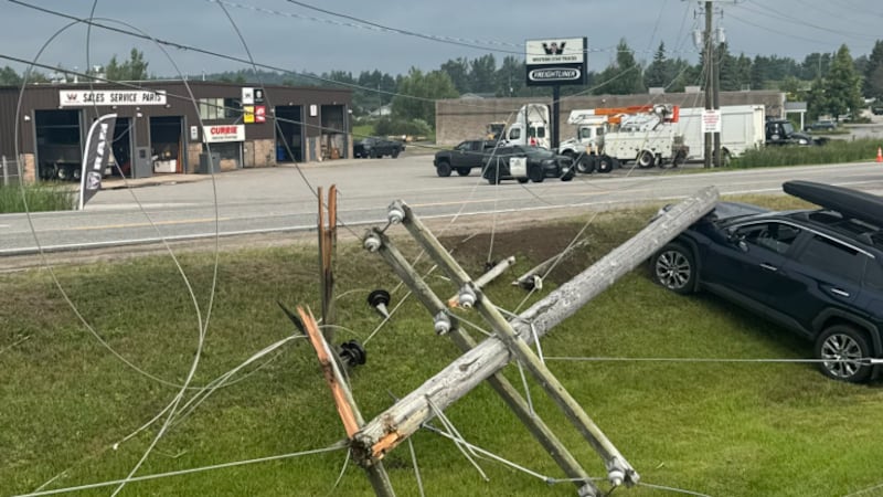Car topples hydro pole in Bracbridge
