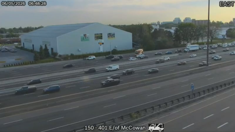 Collision causing delays on WB Hwy. 401 in Scarborough