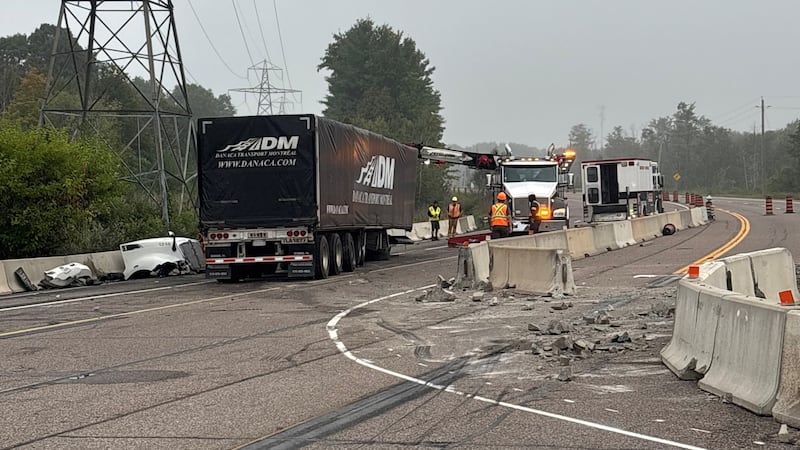 Crash closes Highway 6 near Freelton