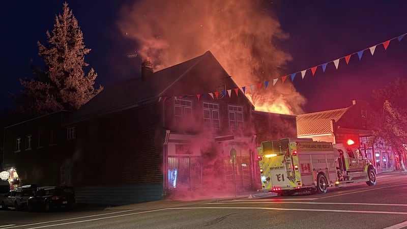 Fire displaces hostel guests, injures firefighter in historic Cumberland building