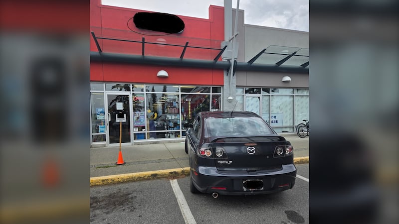 Driver crashes into Nanaimo storefront