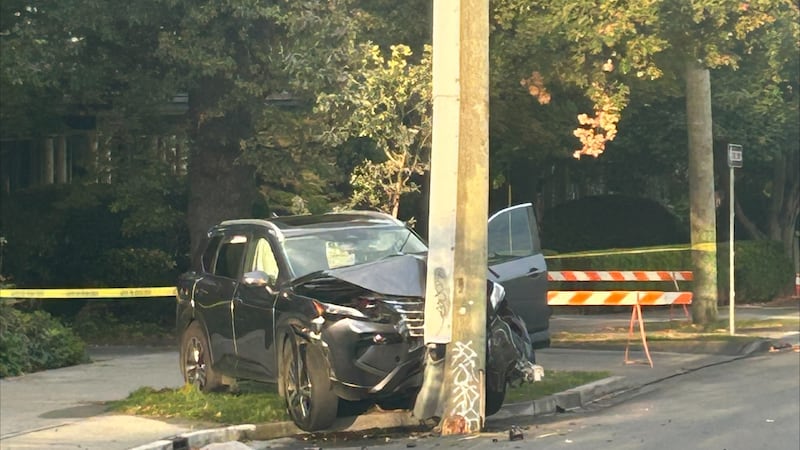 Crash knocks out power to more than 2,000 in Victoria