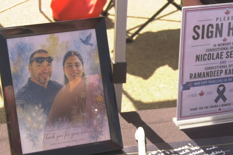 ‘Tight-knit family’: Alberta fundraiser remembers corrections officers killed in crash