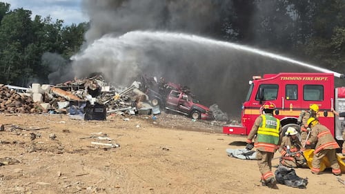 ‘Move,’ city tells motorists blocking Timmins fire crew