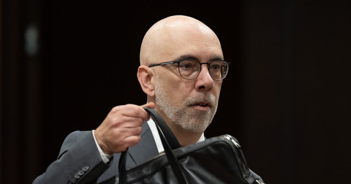 Federal IT contracting cost more than in-house services: PBO report