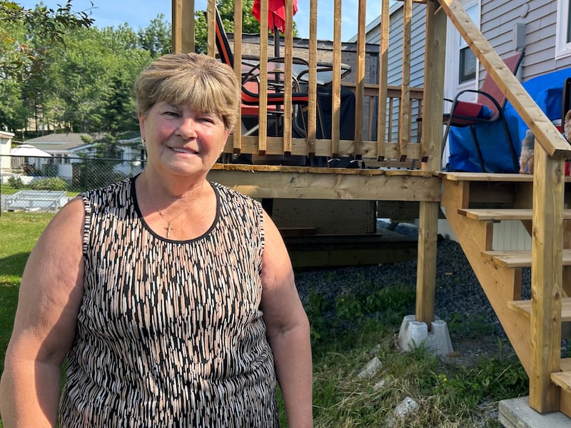 N.B. homeowner urges caution after unfinished deck project