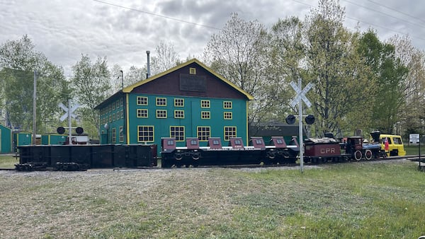 North Bay miniature train closed after derailment