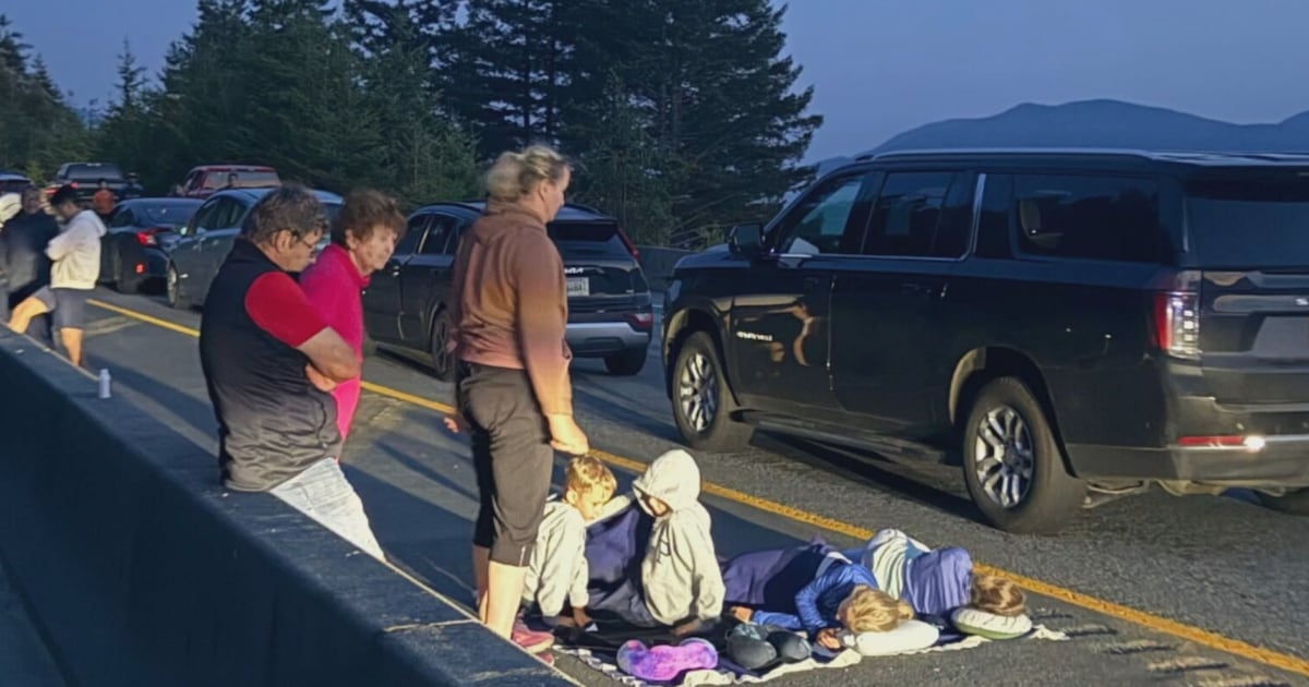 Fatal crash on notorious B.C. highway traps travellers for hours, prompting calls for change