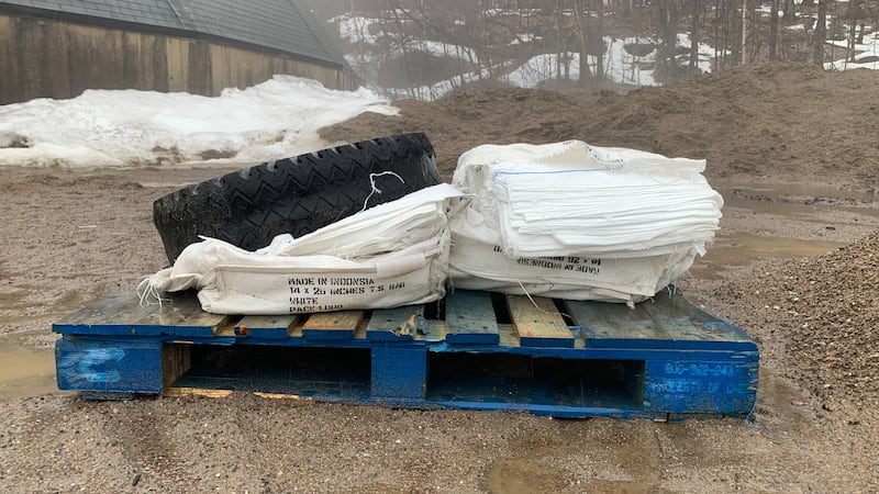 More than 25,000 sandbags filled and picked up in Minden Hills