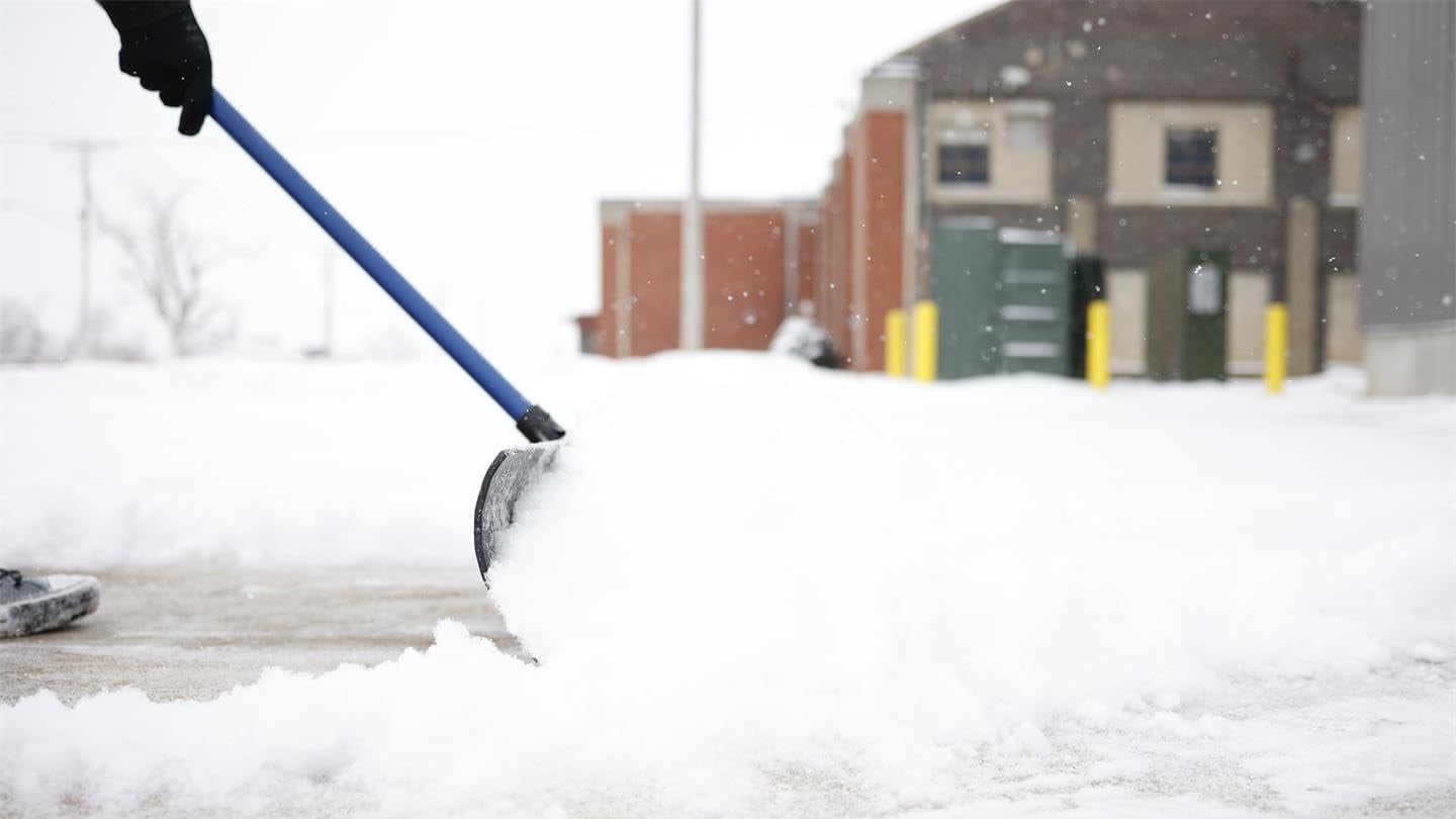 How to Choose a Snow Shovel