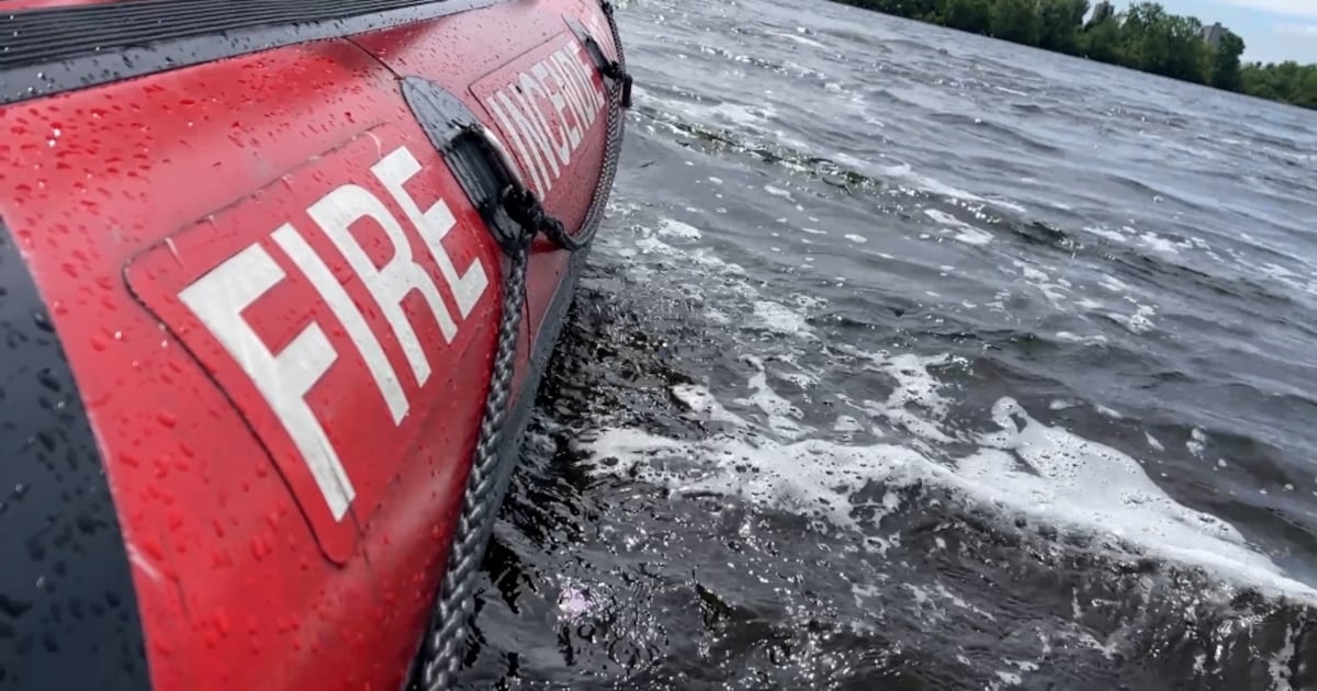 Firefighters rescue stranded paddleboarders on the Ottawa River
