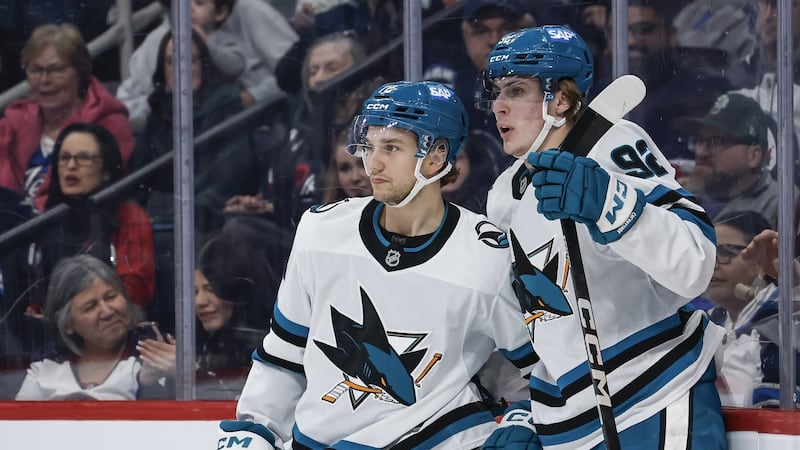Senators acquire Eklund, prospects from Sharks for ninth-overall pick at 2026 draft