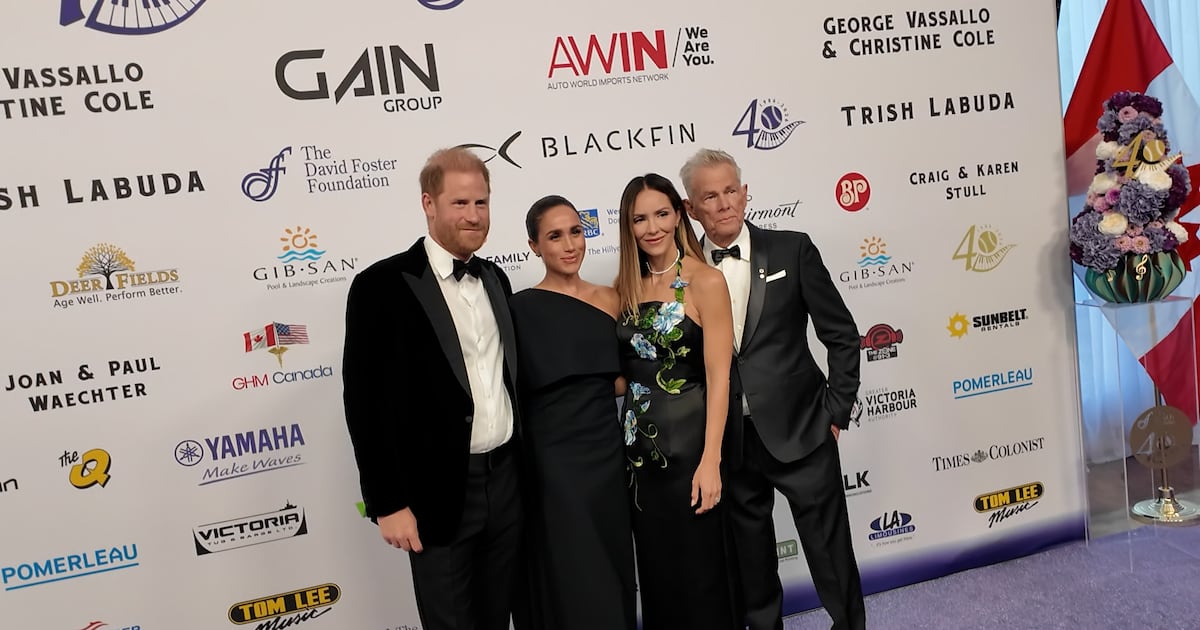 David Foster, Katharine McPhee, Meghan Markle and Prince Harry pose for photographers at the David Foster Foundation’s 40th anniversary gala in Victoria on Friday, Aug. 7, 2026. (Megan Yamoah)