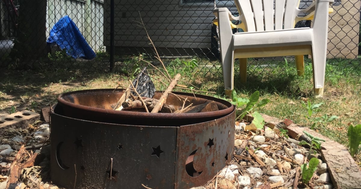 Council pours cold water on backyard fires in Waterloo