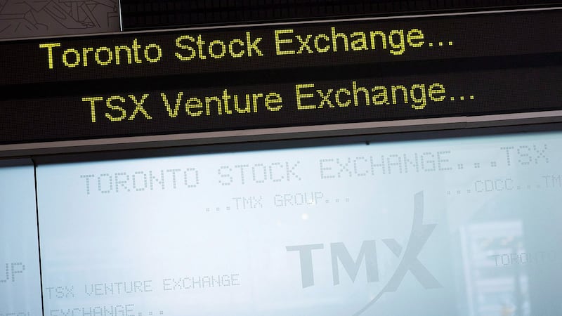 S&P/TSX composite down more than 100 points, U.S. markets also edge lower