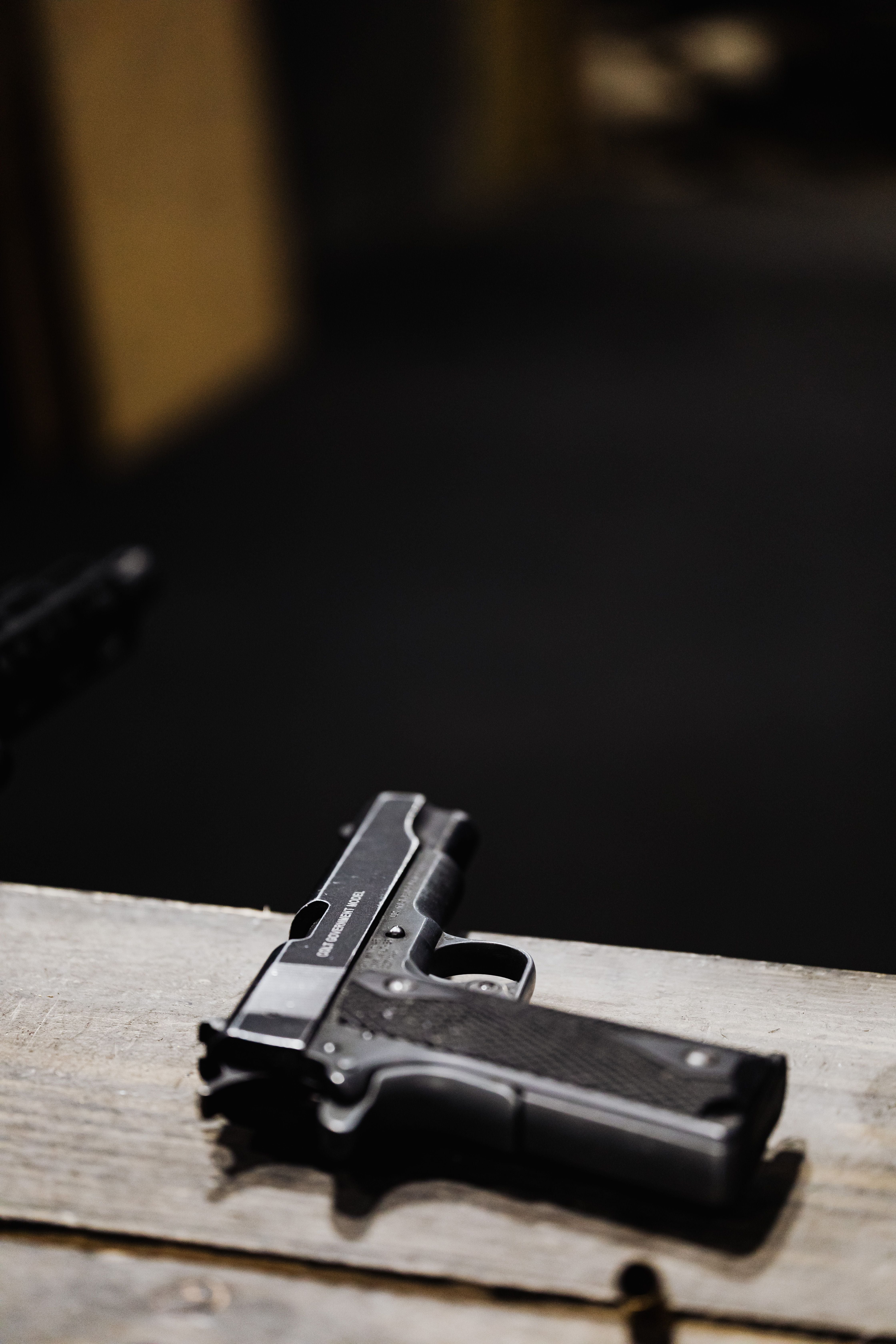 Teen stopped with a replica gun on the REM, slowing down service