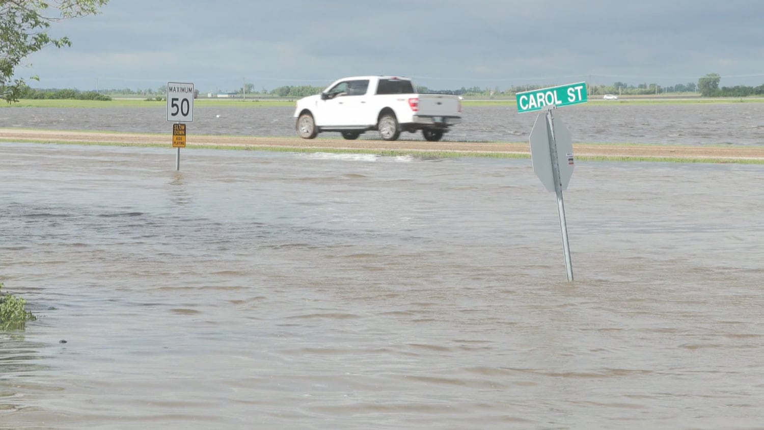 Parts of Manitoba lashed by tornado, hail and heavy rain – CTVNews