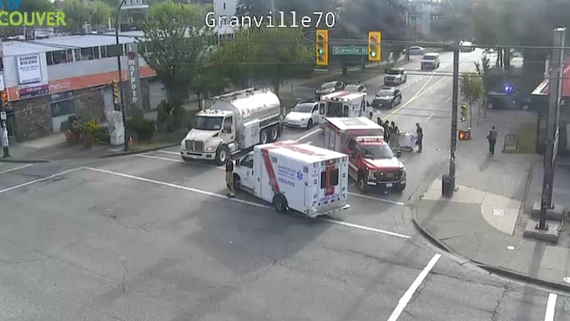 Pedestrian hospitalized after possibly inadvertent hit-and-run, Vancouver police say