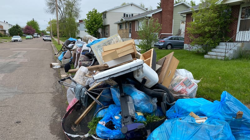 ‘I think it’s disgusting’: Moncton neighbourhood wants curbside trash cleaned up