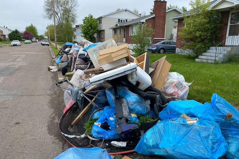 ‘I think it’s disgusting’: Moncton neighbourhood wants curbside trash cleaned up