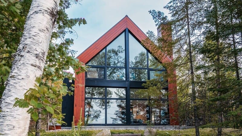 A Quebec chalet with a hot tub and sauna just made Vrbo's best vacation rentals list