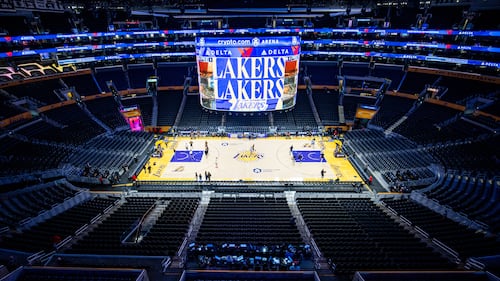 Report: Josh Kushner, Bob Iger to buy Lakers for record US$12.5B