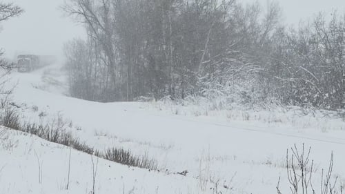 Spring snow, high winds wallop Prairies, stranding vehicles and causing crashes