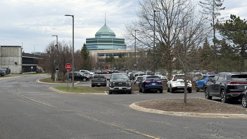 DND facing parking crunch at Ottawa’s Carling Campus, encourages staff to work in office on Mondays and Fridays