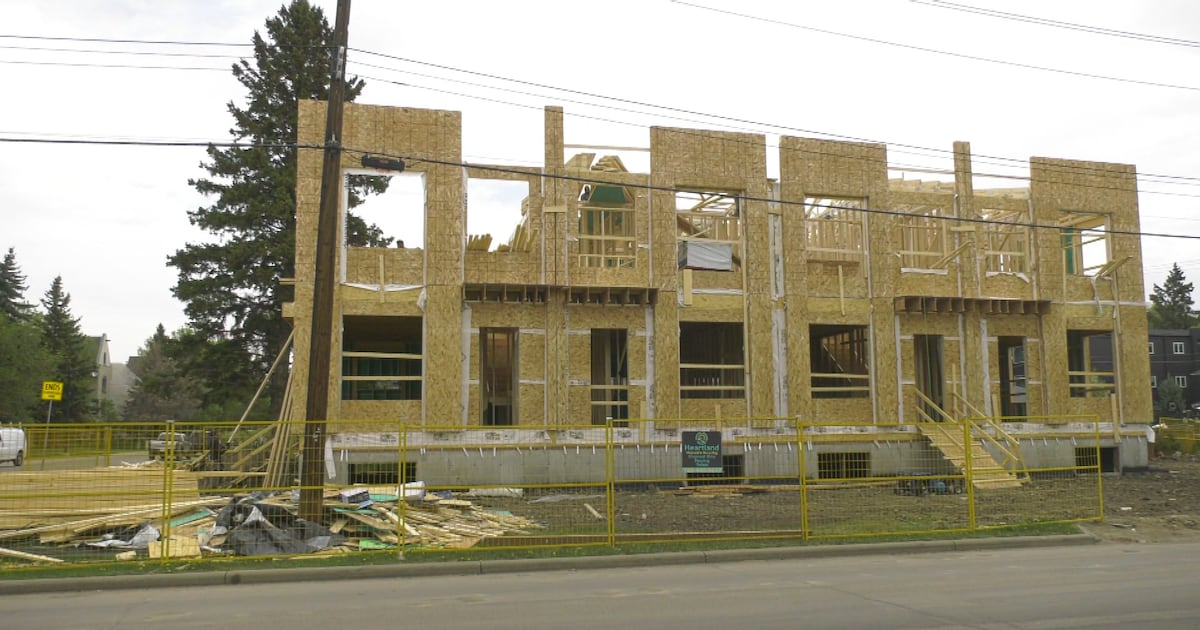 Lobby group plans heavy petitioning of province over Edmonton infill rules