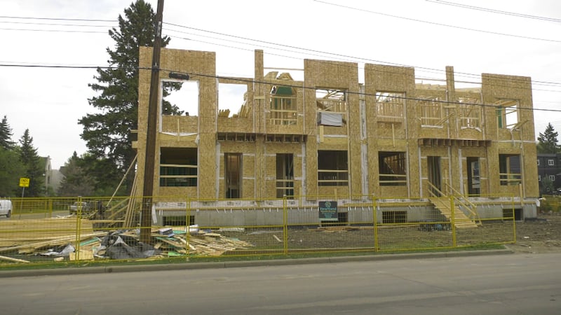 Lobby group plans heavy petitioning of province over Edmonton infill rules
