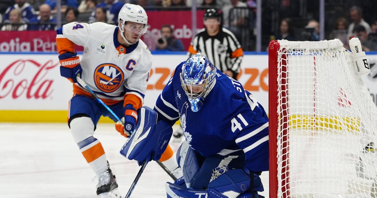 Easton Cowan, Anthony Stolarz push Maple Leafs past Islanders 2-1 - CTV News