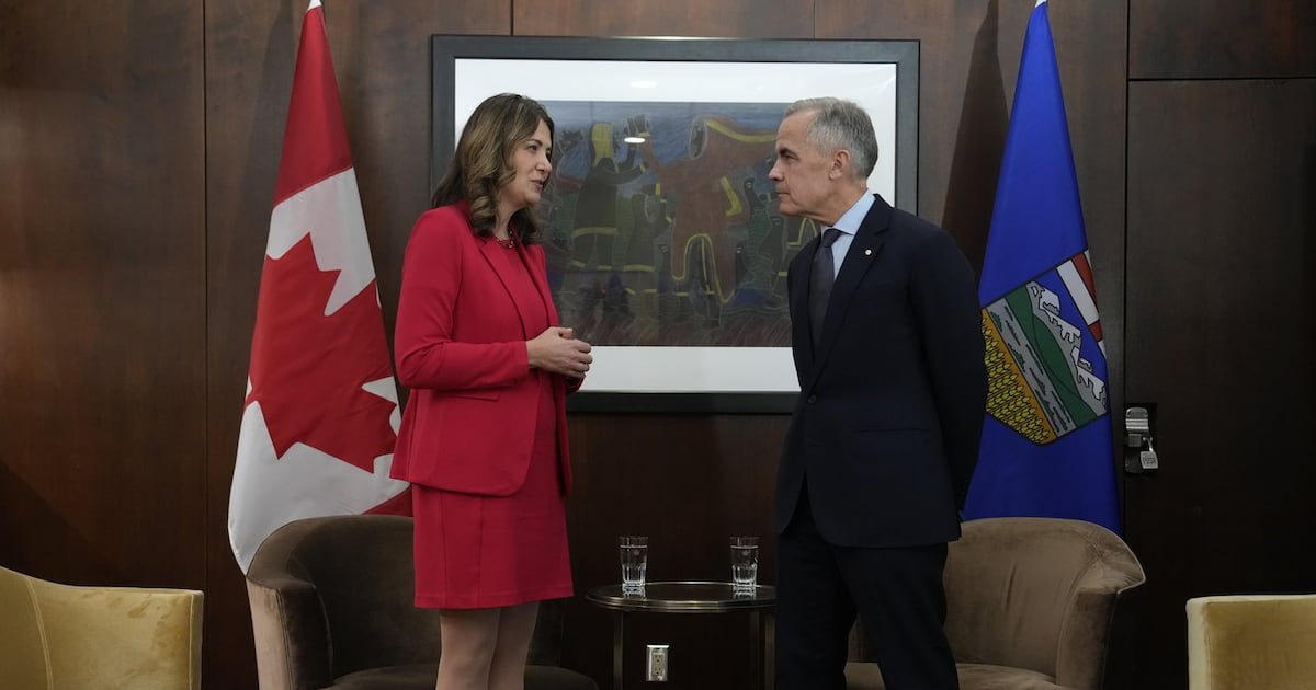 Carney, Smith set to make energy announcement; carbon price deal expected