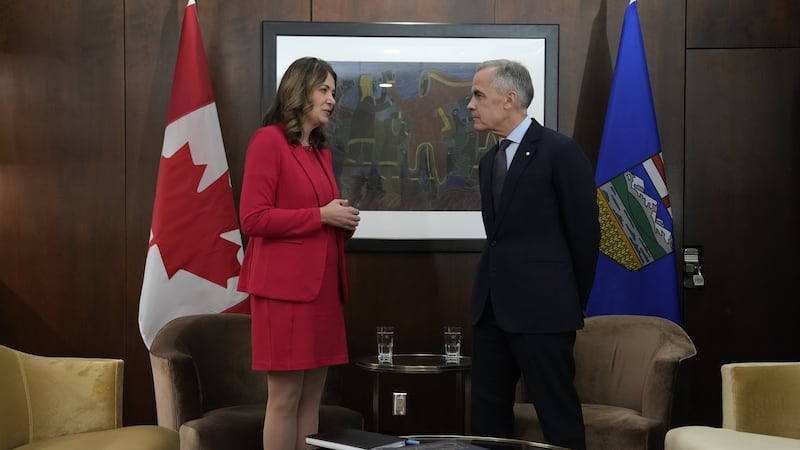 Carney, Smith set to make energy announcement; carbon price deal expected