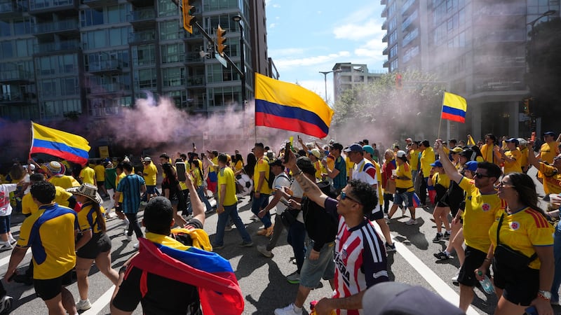 Sea of yellow fills Vancouver streets for final Last Mile march