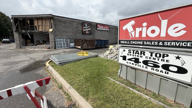 U-Haul truck used to smash hole in Ottawa building during a robbery, building owner says