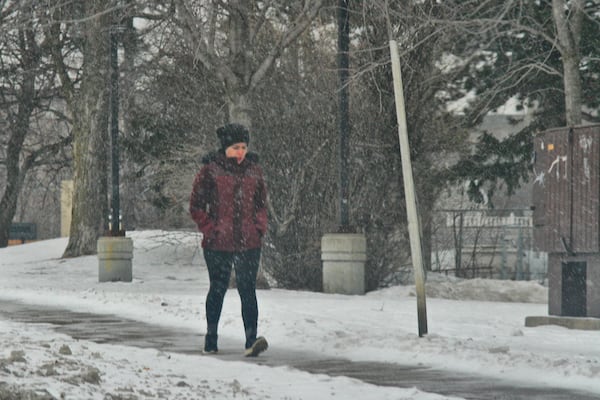 Up to 5 cm of snow coming to Toronto following brief period of spring-like weather