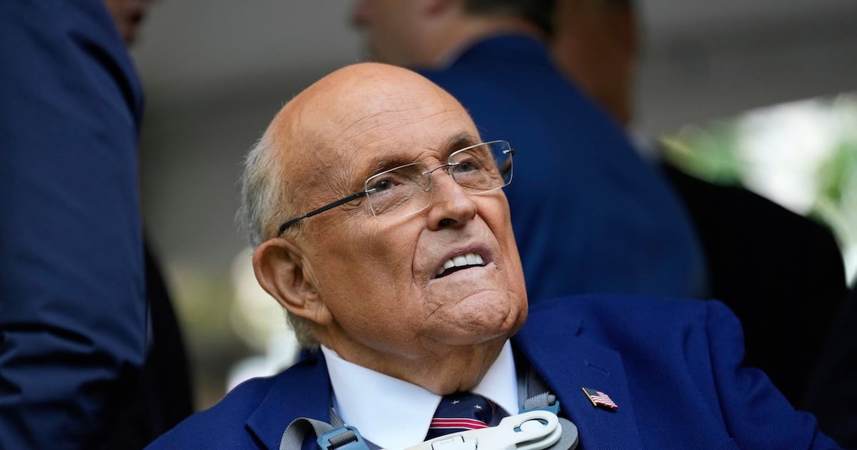Giuliani returns to his show after viral pneumonia hospitalization