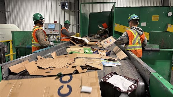 City of Regina calling on residents to ‘clean up’ their recycling amid high contamination