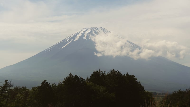 Japan dad ditches 7-year-old for hours to climb Mount Fuji