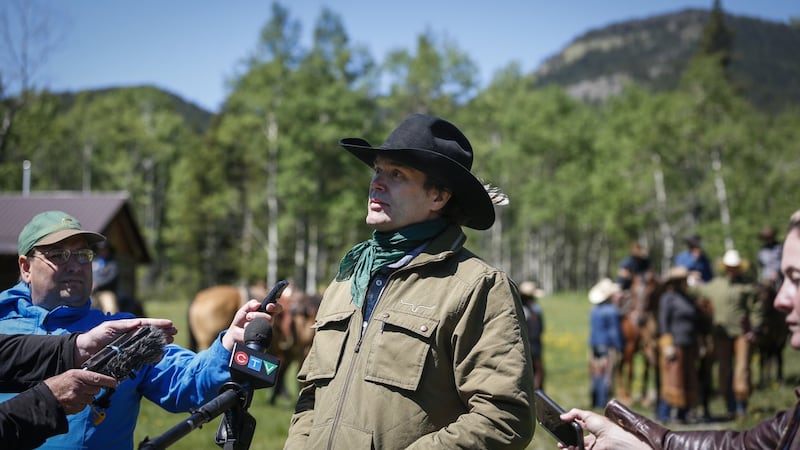 Country music artist expected to hand in anti-coal petition in Alberta