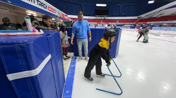 Young Montrealers learn to skate for inclusion