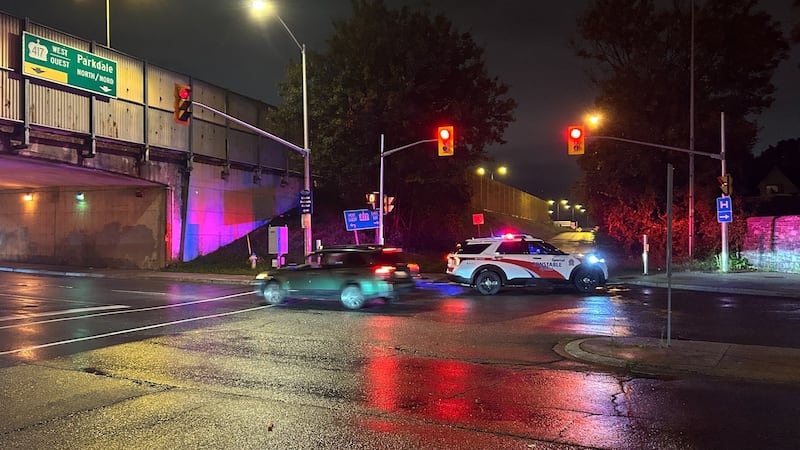 Pedestrian dead after being struck by OC Transpo bus on Hwy. 417 in Ottawa