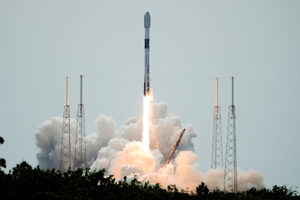 SpaceX to allow early share resale before usual six‑month lock-up
