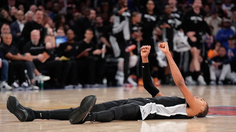 Victor Wembanyama carries Spurs to 115-111 win that cuts Knicks' NBA Finals lead to 2-1