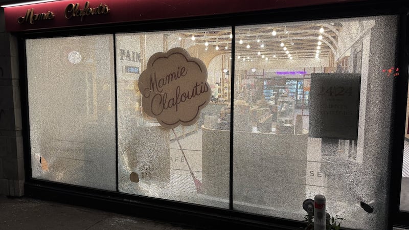 Montreal self-serve bakery vandalized again, perpetrators leave anti-tech message
