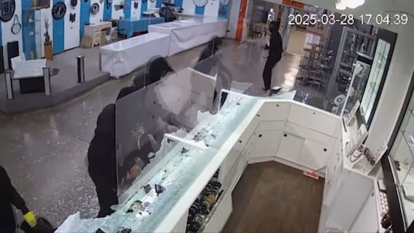 Is the rising price of gold fueling jewelry store smash-and-grab robberies?