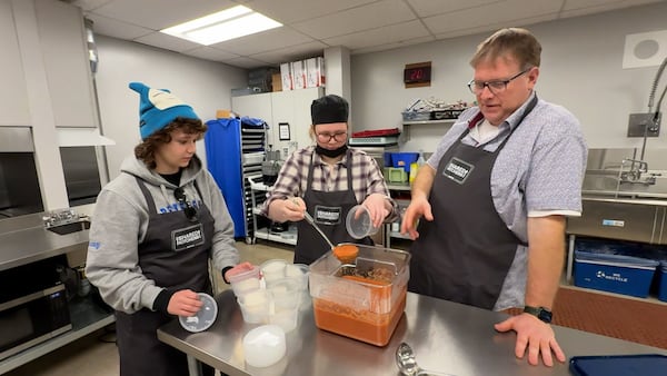 New ‘shared kitchen’ in Renfrew, Ont. provides meals for local food bank