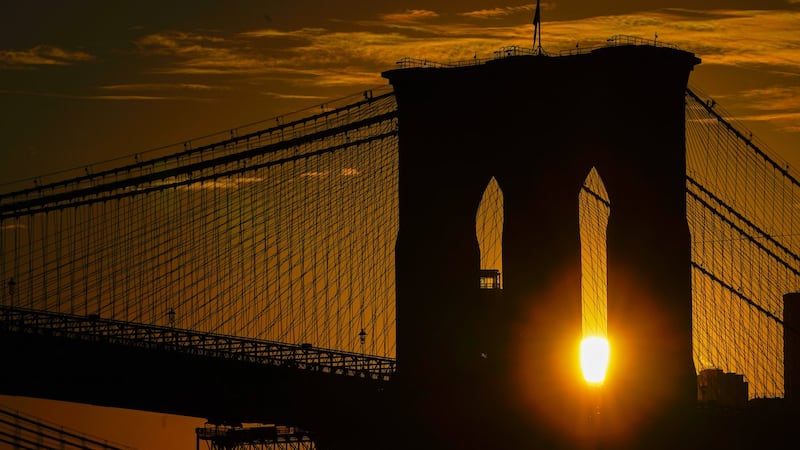 Knife-wielding man on Brooklyn Bridge cables fatally shot after ignoring orders to drop weapon