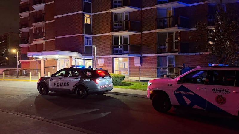 Man dead after overnight stabbing in Etobicoke apartment building